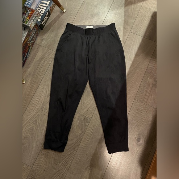 Under Armour High-Waisted Cropped Black Sweats Mesh detail Will Offer for Free! - Picture 1 of 2